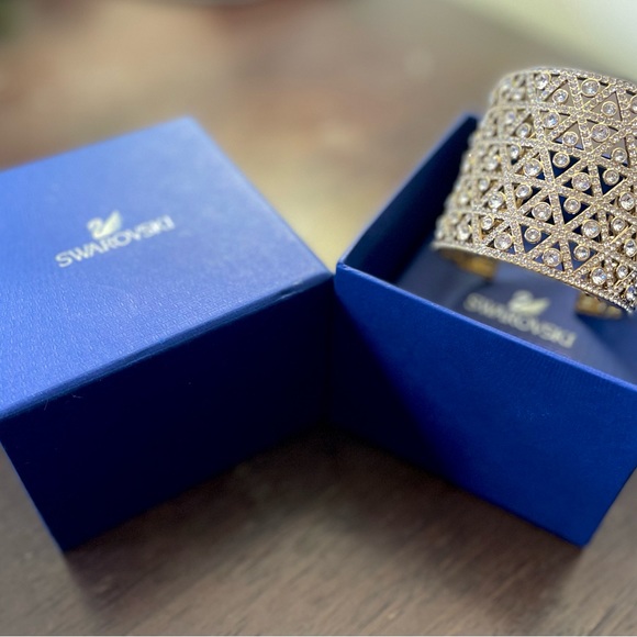 Swarovski DAZZLING CRYSTAL GOLD PLATED CUFF BRACELET - Picture 3 of 6